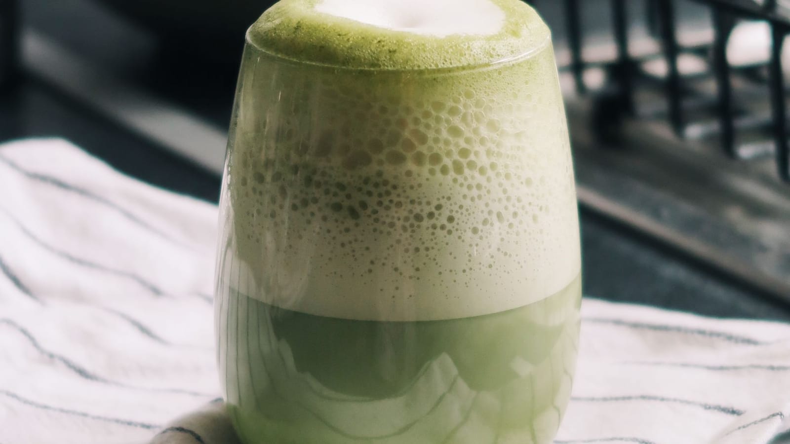 Arıtılmış Su ile Sağlıklı Matcha Çayı görseli